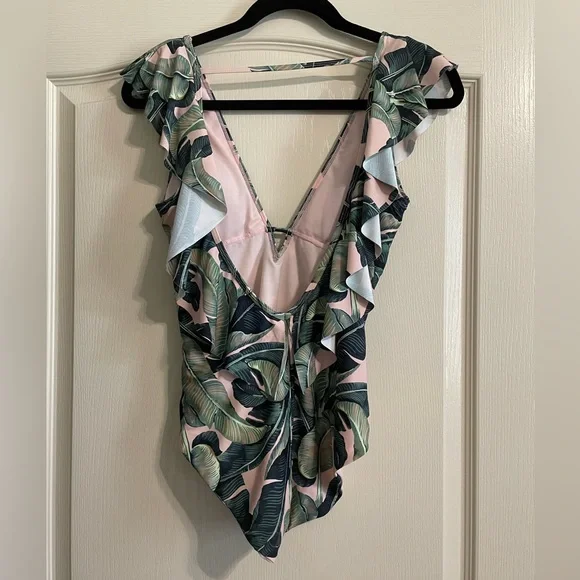 Gianni Bini Swimsuit - Picture 2 of 4